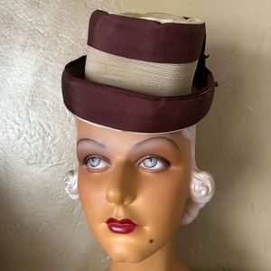 GORGEOUS TAN STRAW 1930s' TOY TILT HAT BITH BROWN GROSGRAIN TRIM